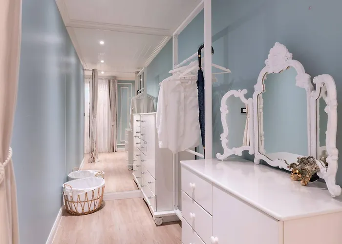 Chic 1br |5 Min Bts, 2 Min To Spa|500mbps&bath-tub Holiday home Bangkok